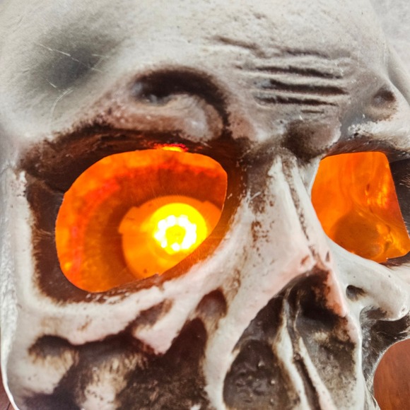 Light Up Skull Halloween Prop Hard Plastic Decor Flashing LED Eyes Spooky - Picture 5 of 6
